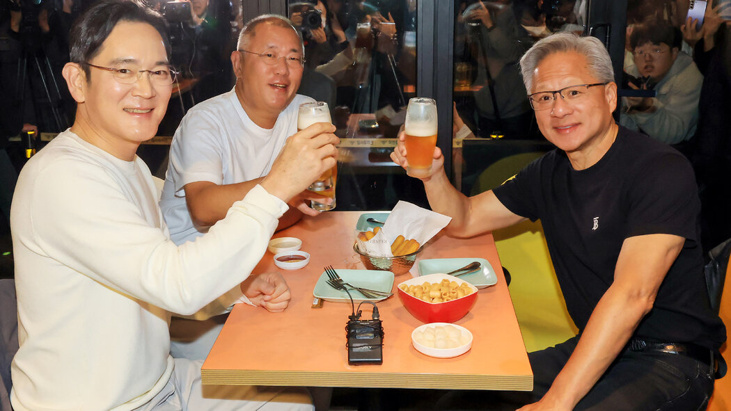 Nvidia CEO Jensen Huang, Samsung Electronics Chairman Lee Jae-yong, and Hyundai Motor Group Executive Chair Chung Eui-sun eating fried chicken